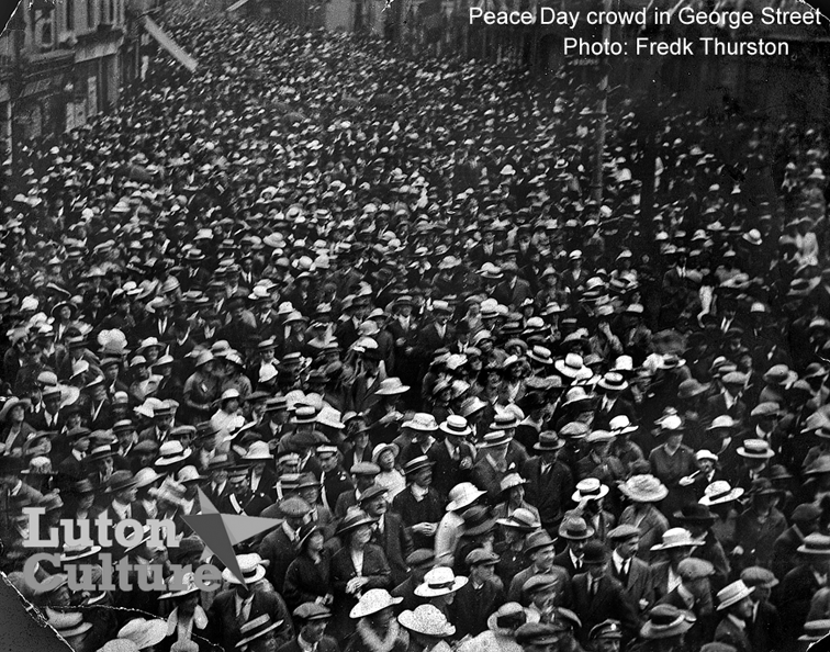 Peace Day crowd in George Street 1919