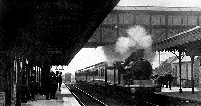 Express train at Luton 1907 (T.G. Hobb)
